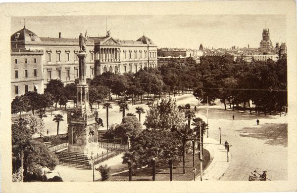 Plaza de Colón y Biblioteca Nacional