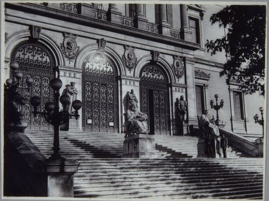 Escalinata de la Biblioteca Nacional