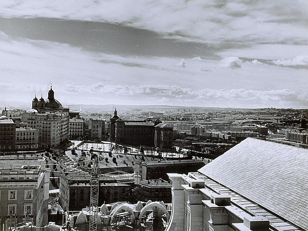 Vista panorámica de las Vistillas, desde la catedral de la Almudena en construcción