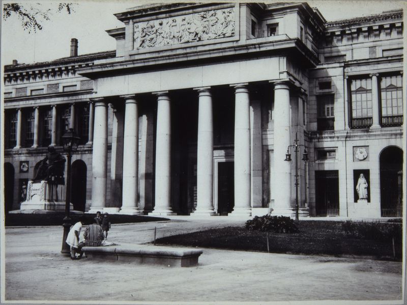 Fachada principal del Museo del Prado