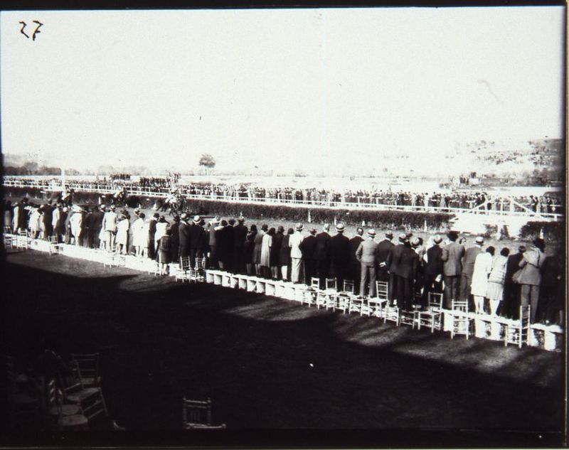 Carrera de caballos en el antiguo hipódromo de la Castellana
