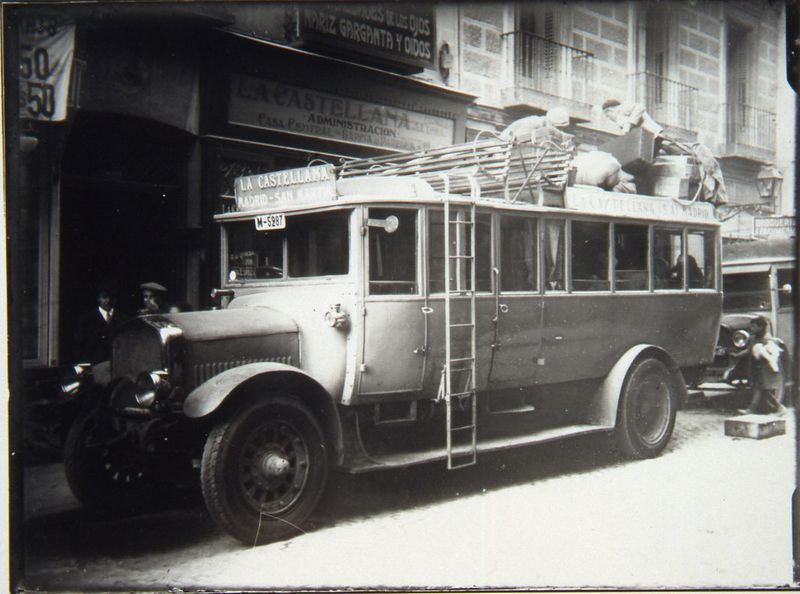 Omnibus por la calle de la Cruz
