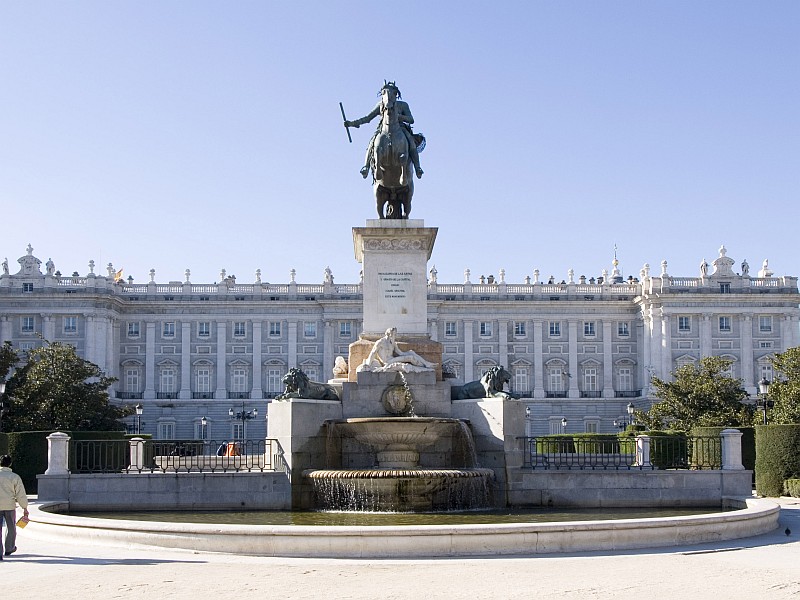 Estatua de Felipe IV en la plaza de Oriente