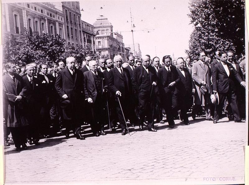 Alcal Zamora y varios miembros del Gobierno de la Repblica