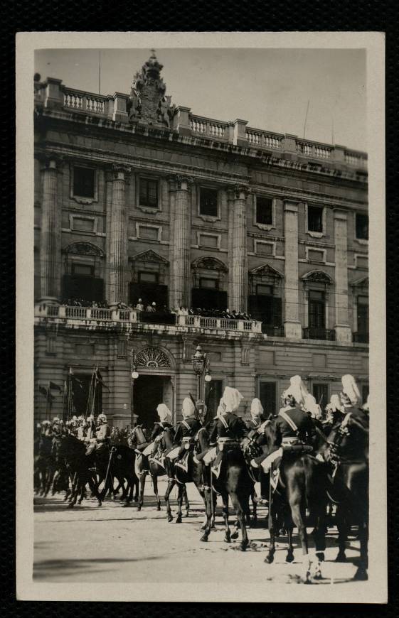 Parada militar ante el Palacio Real