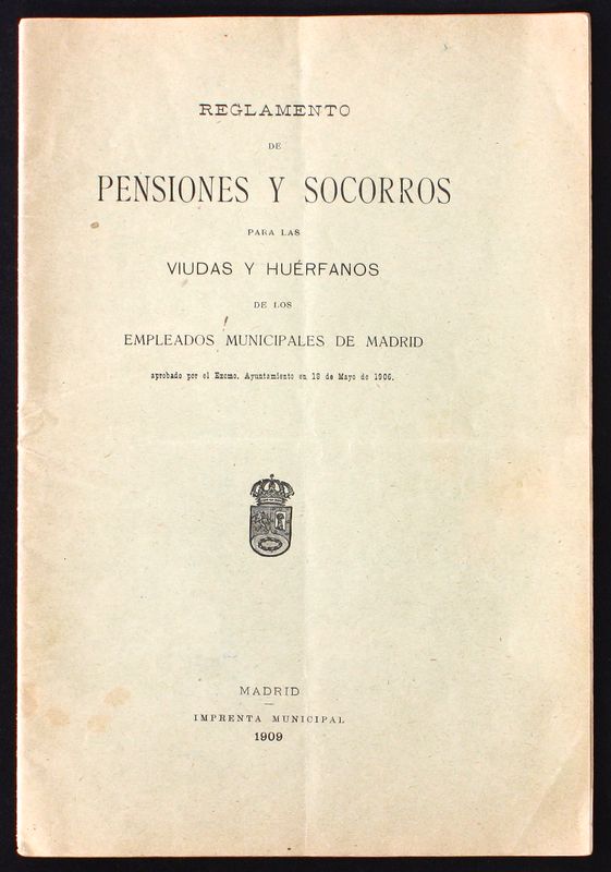Reglamento de pensiones y socorros para las viudas y huérfanos de los empleados municipales de Madrid aprobado por el Excmo. Ayuntamiento en 18 de Mayo de 1906