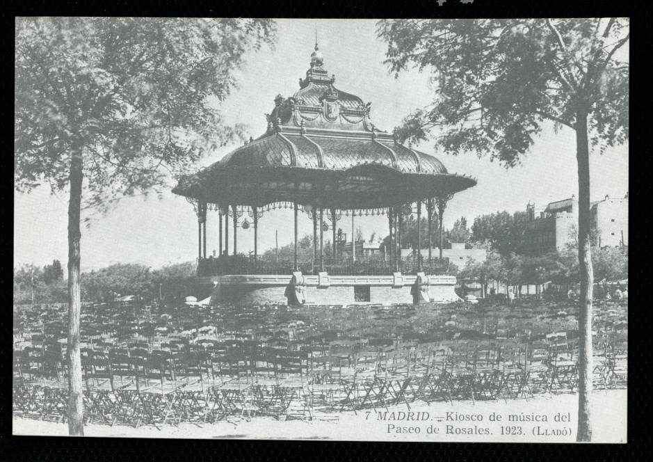 Kiosco de msica del paseo de Rosales. 1923