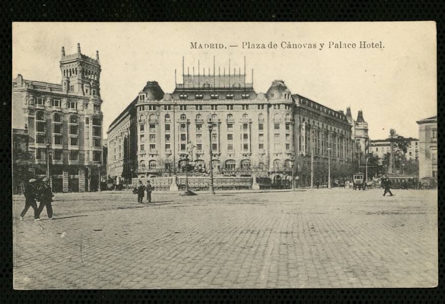 Plaza de Cnovas del Castillo y Palace Hotel