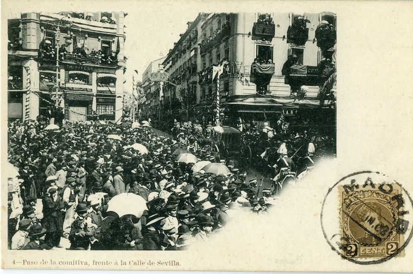 Paso de la Comitiva frente a la Calle de Sevilla