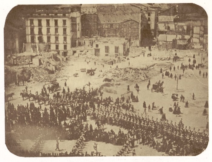 Desfile del Dos de Mayo por la Puerta del Sol
