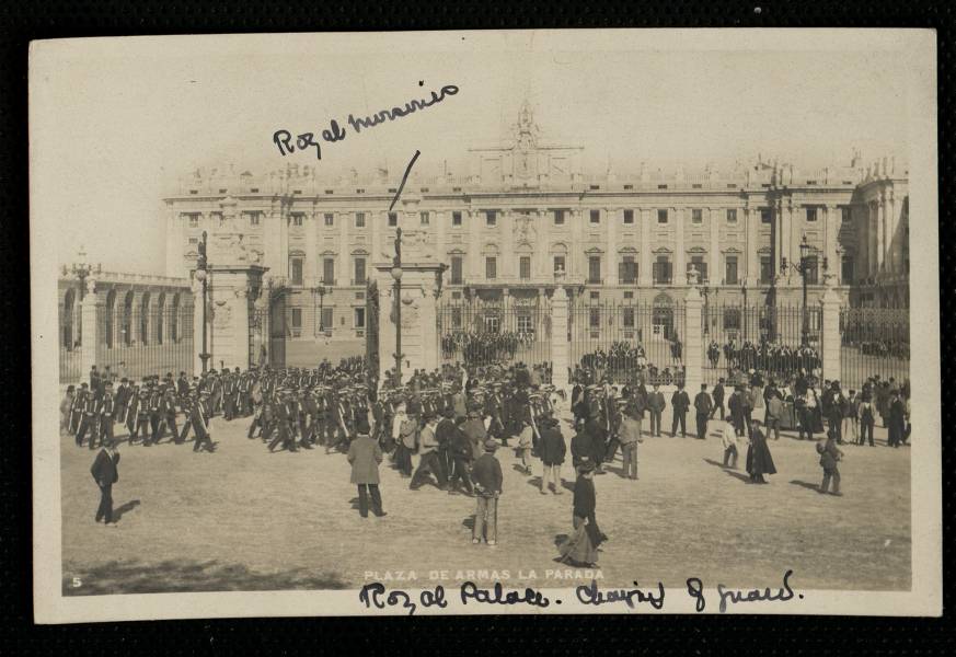 Parada militar en la Plaza de la Armera