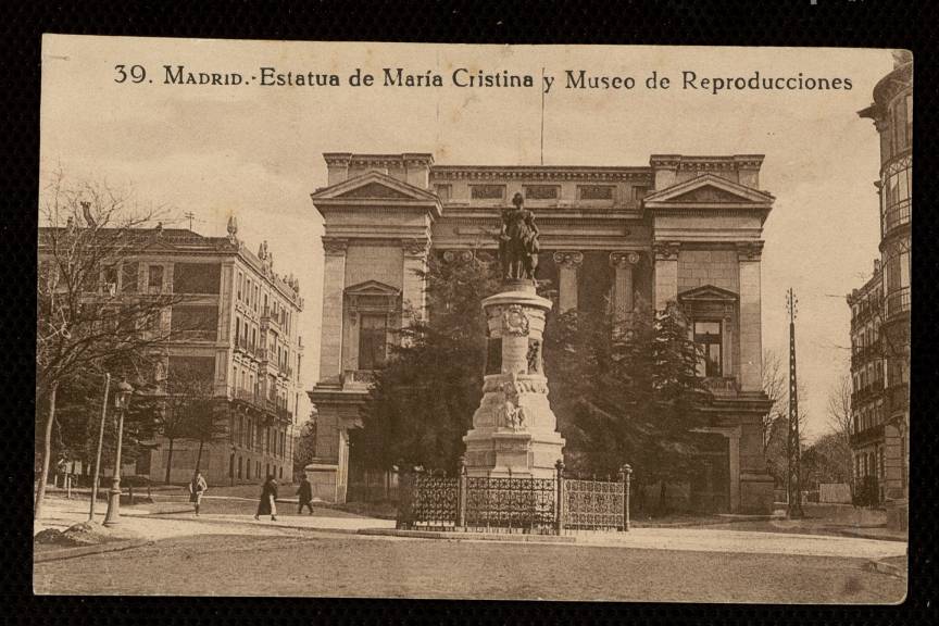 Estatua de Mara Cristina y Museo de Reproducciones