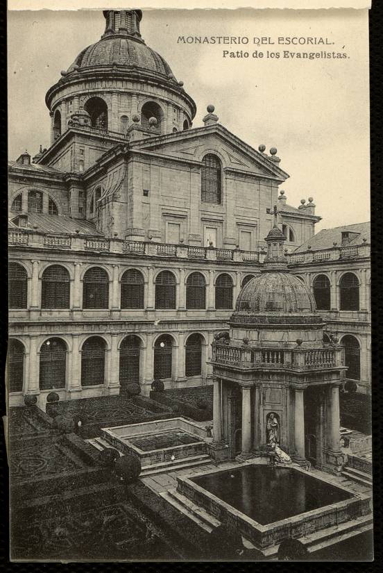 Monasterio del Escorial. Patio de los Evangelistas