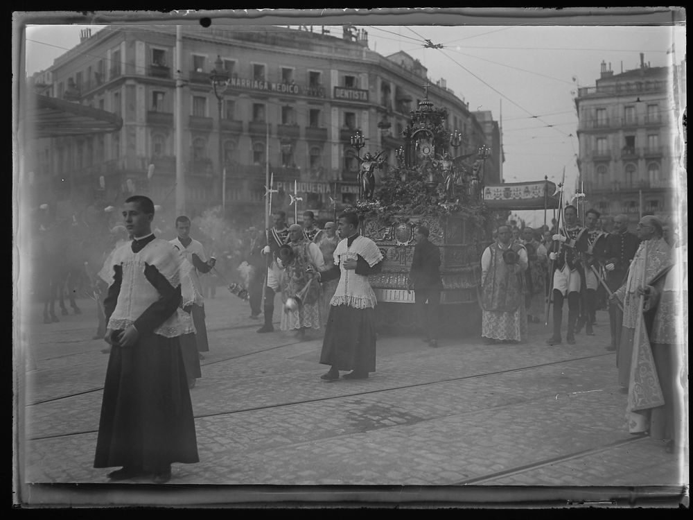 Procesin del Corpus Christi a su paso por la Puerta del Sol