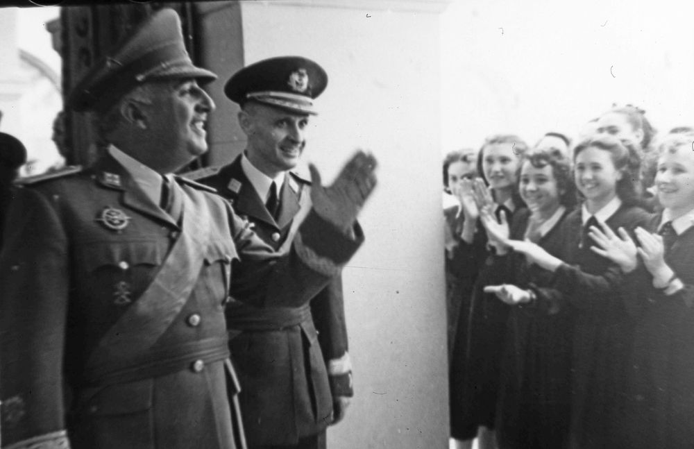 Francisco Franco en la inauguracin del orfanato de Carabanchel