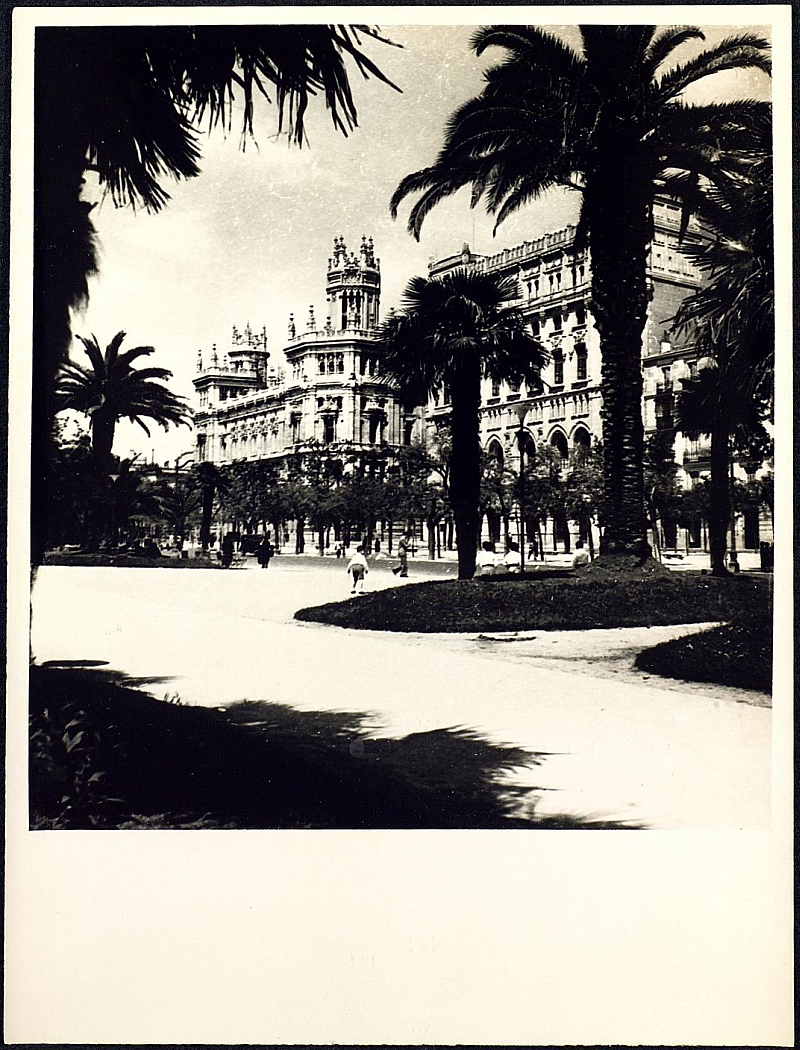 Museo Naval y Palacio de Comunicaciones desde el Paseo del Prado