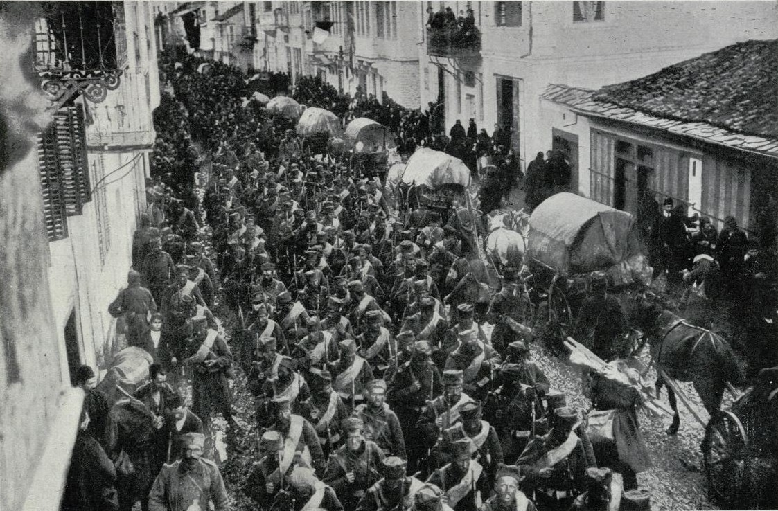Infantera serbia saliendo para el campo de batalla