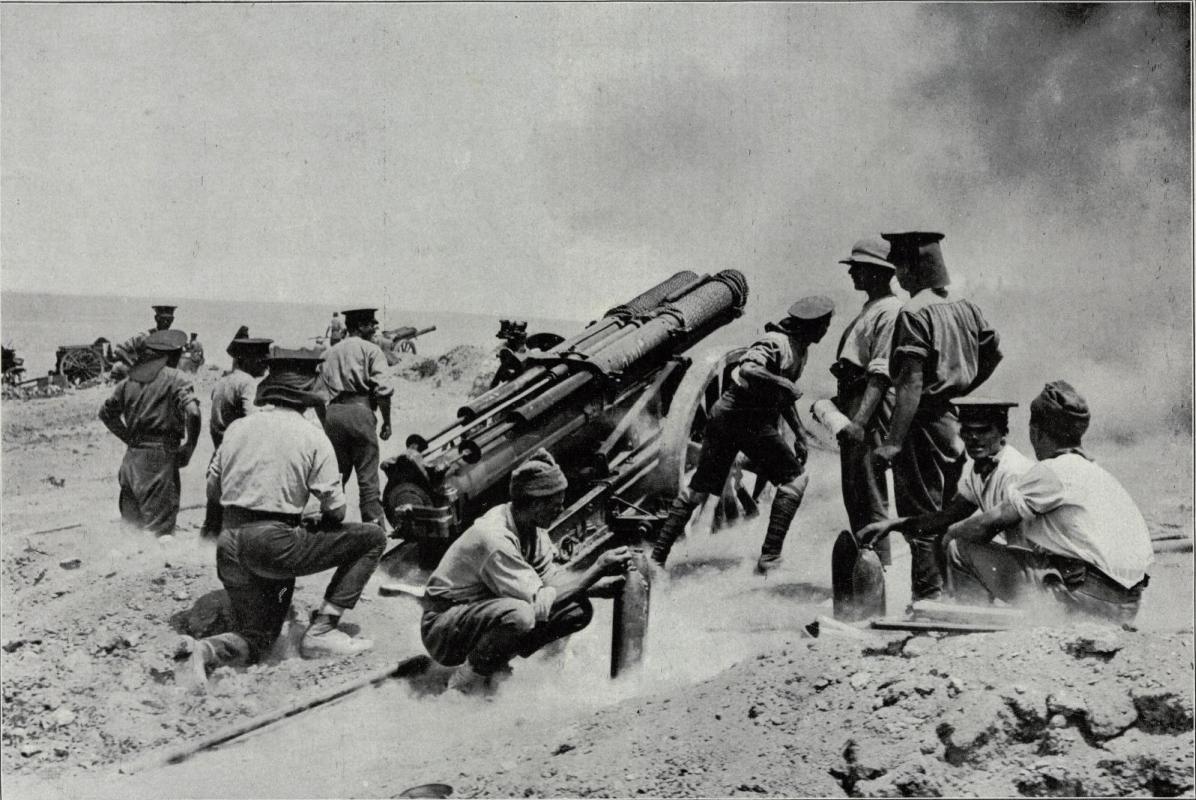 Batera britnica haciendo fuego desde una posicin tomada a los turcos en Galpoli