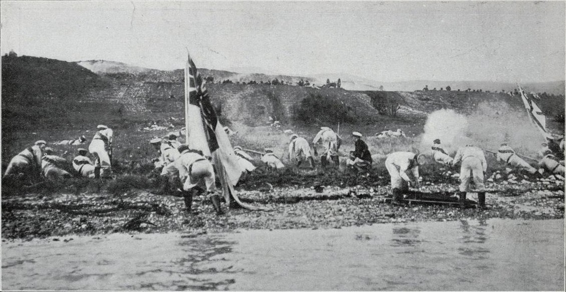 Desembarco de tropas inglesas en la costa occidental de Galpoli bajo fuego turco