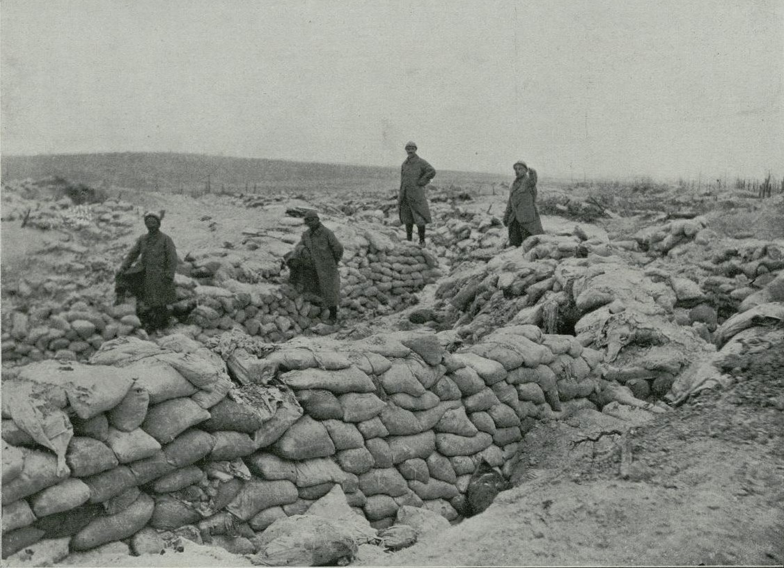 Trincheras de sacos de arena abandonadas por los alemanes en Champagne