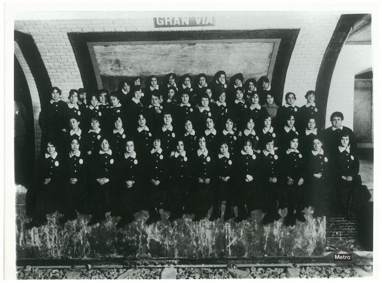 Personal femenino de taquilla de Metro en 1919