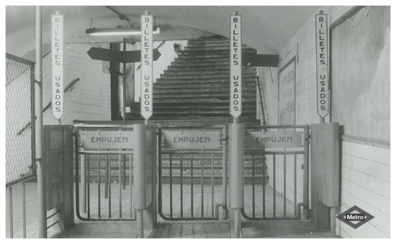 Puertas enclavadas en una estación de Metro