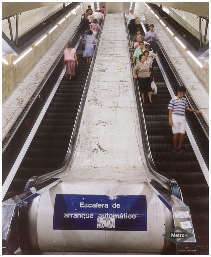 Escaleras mecnicas en la estacin de Portazgo