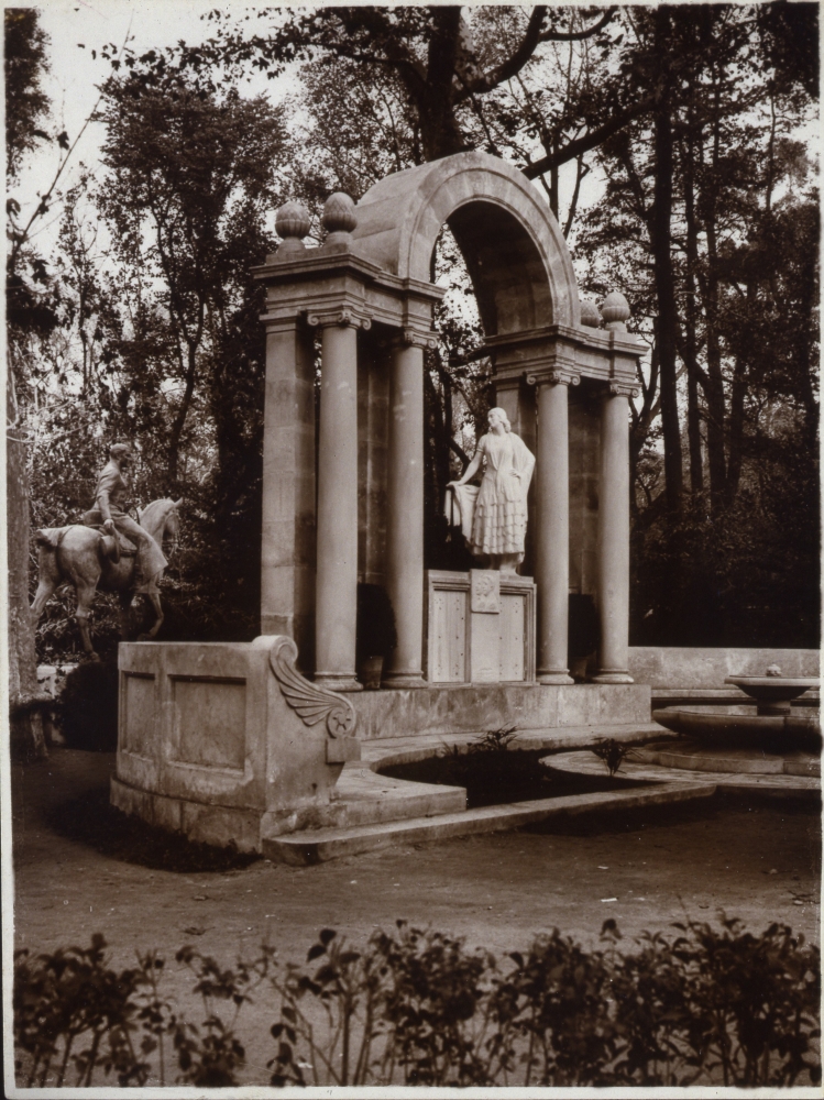 Monumento a los hermanos Alvarez Quintero