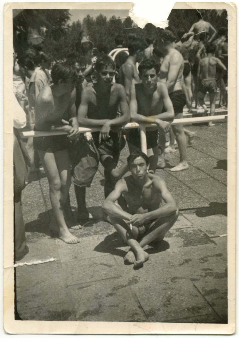 Jóvenes de Pozo en la piscina del Parque Sindical