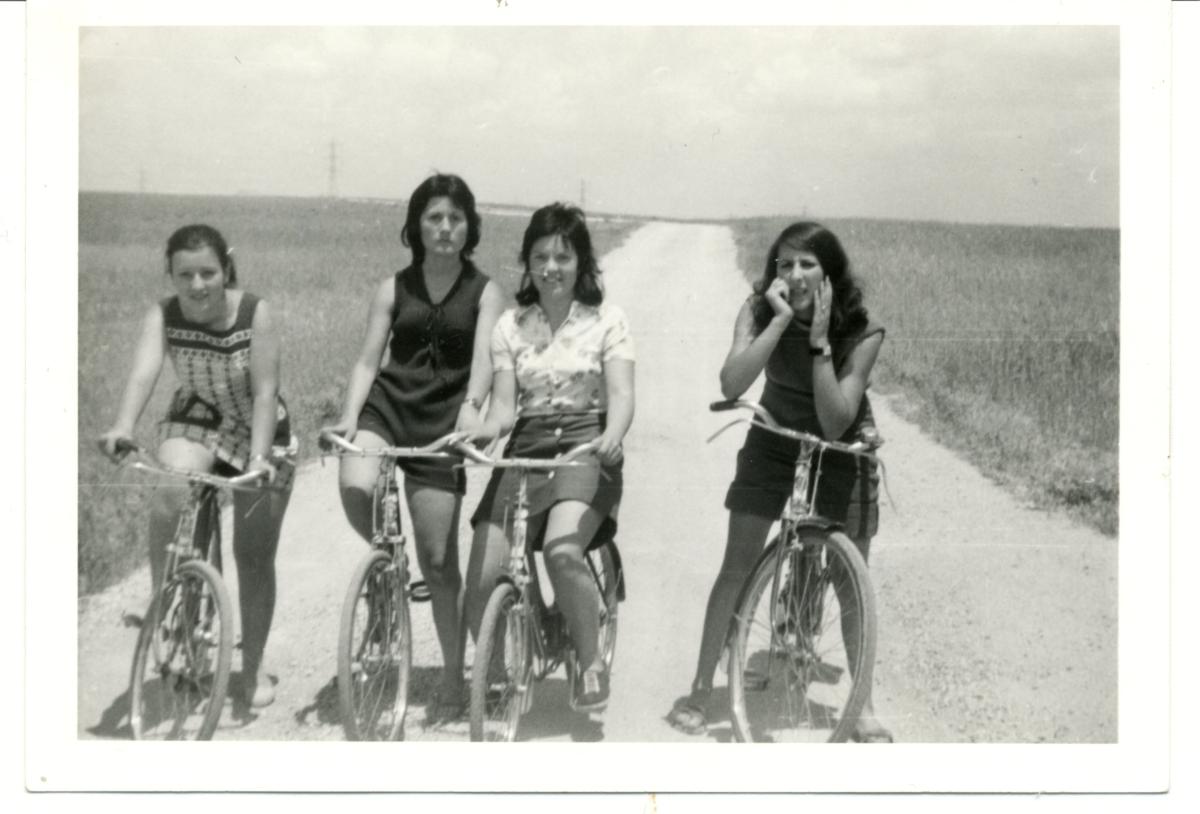 Chicas en bicicleta