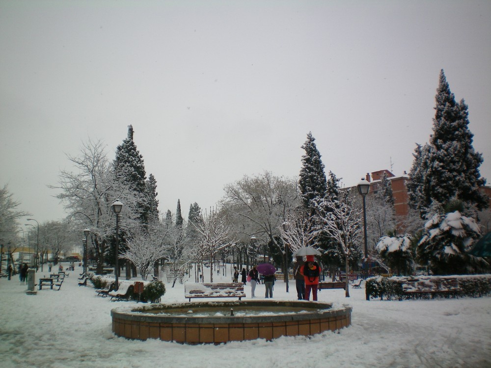 Fuente del Parque del Cementerio en da de nevada