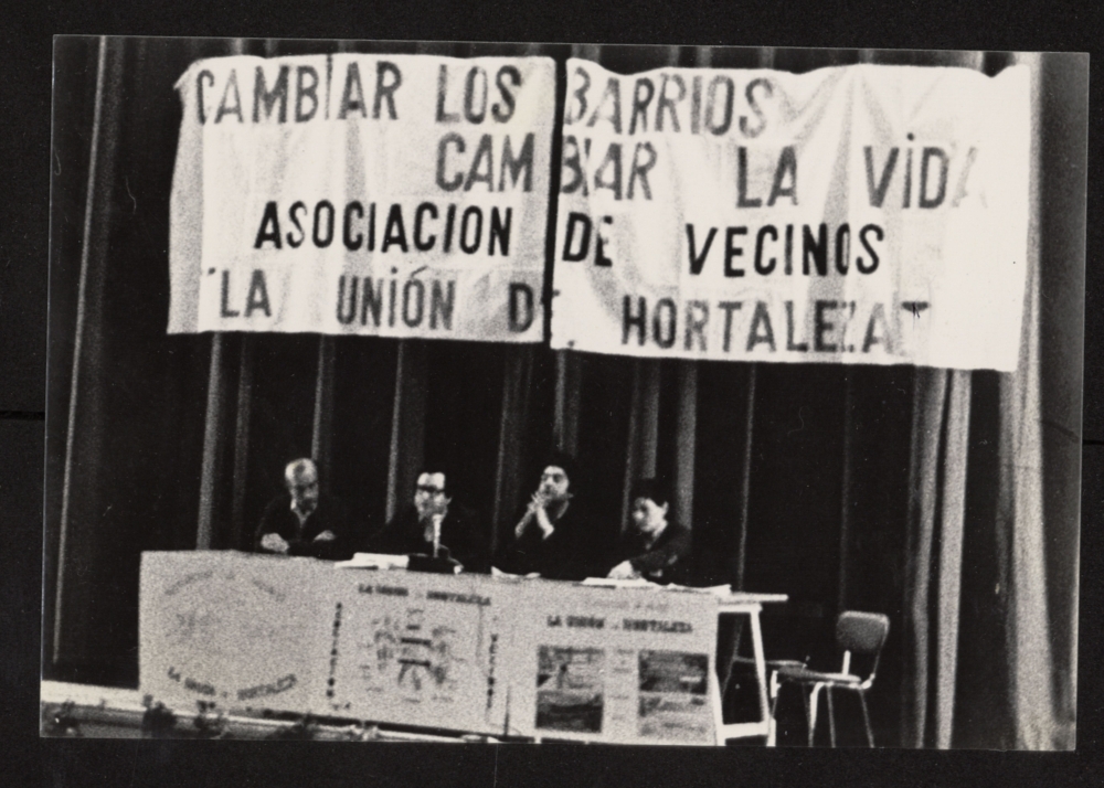 Mesa presidencial en una asamblea de La Unión de Hortaleza en el cine Hortaleza