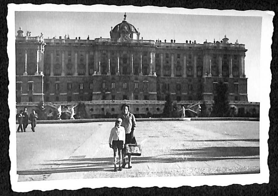 Madre e hijo en el Palacio Real