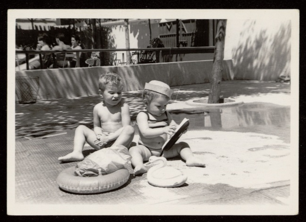 Ángel y Silvia en la piscina del Parque Sindical