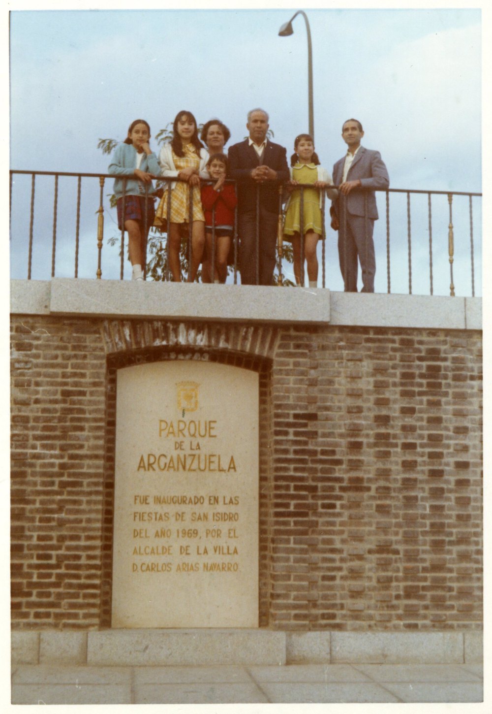Lápida conmemorativa de la inauguración del Parque de la Arganzuela