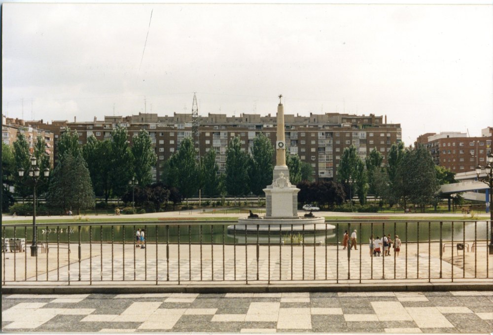 Vistas del Estanque y Obelisco de la Fuente Castellana