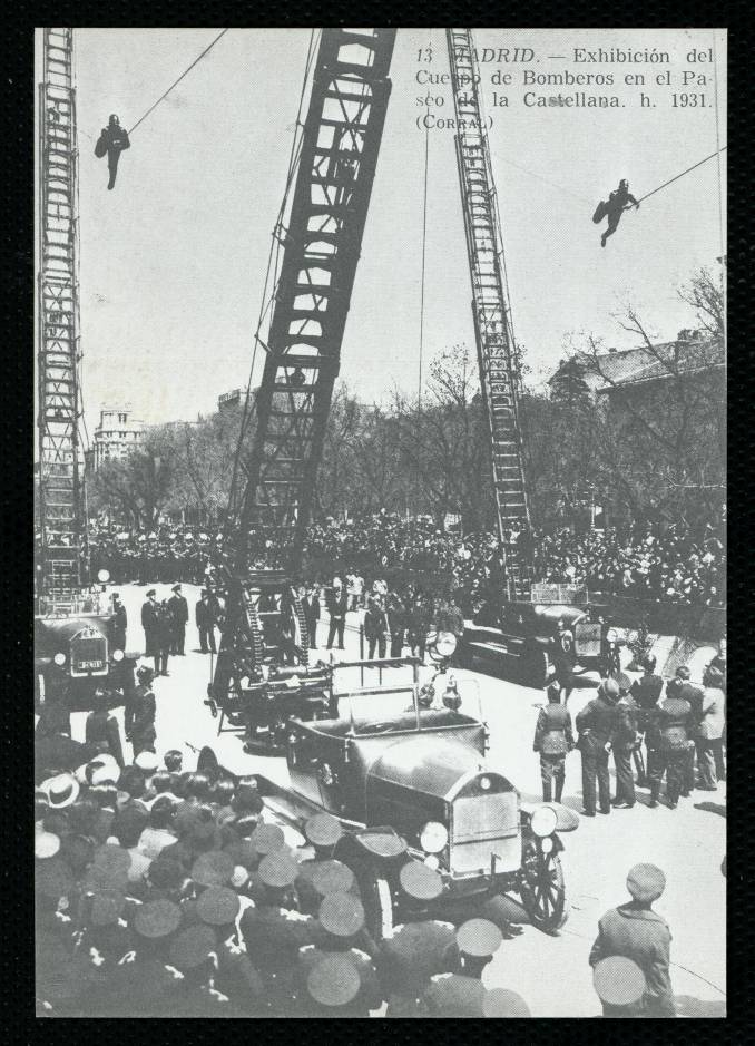 Exhibicin del Cuerpo de Bomberos en el paseo de la Castellana hacia 1931, de Corral