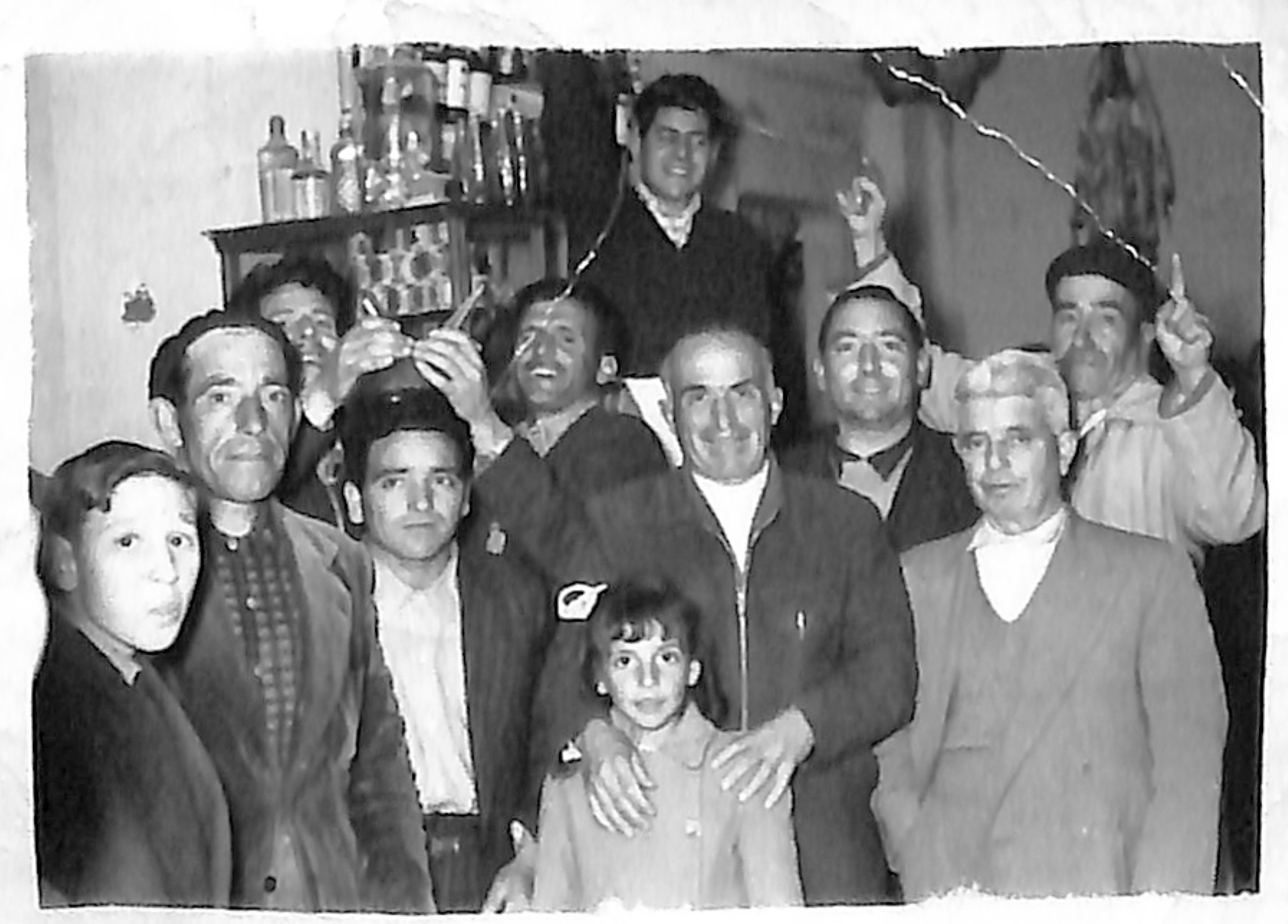 Amigos en el bar El Descanso