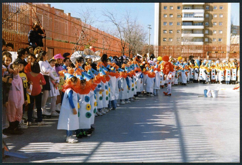 Celebrando el carnaval en el patio del Colegio La Latina