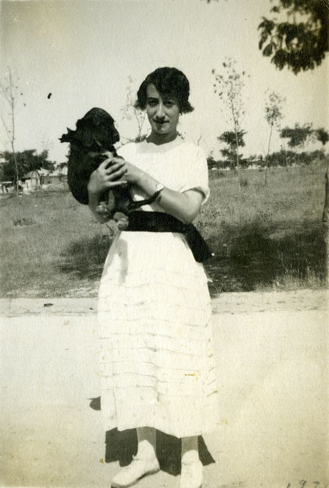 Conchita y su perro Rosendo