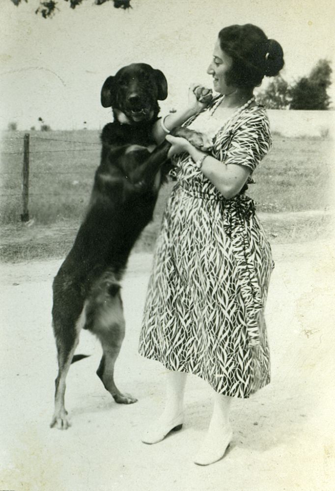 Conchita y su perro Rosendo