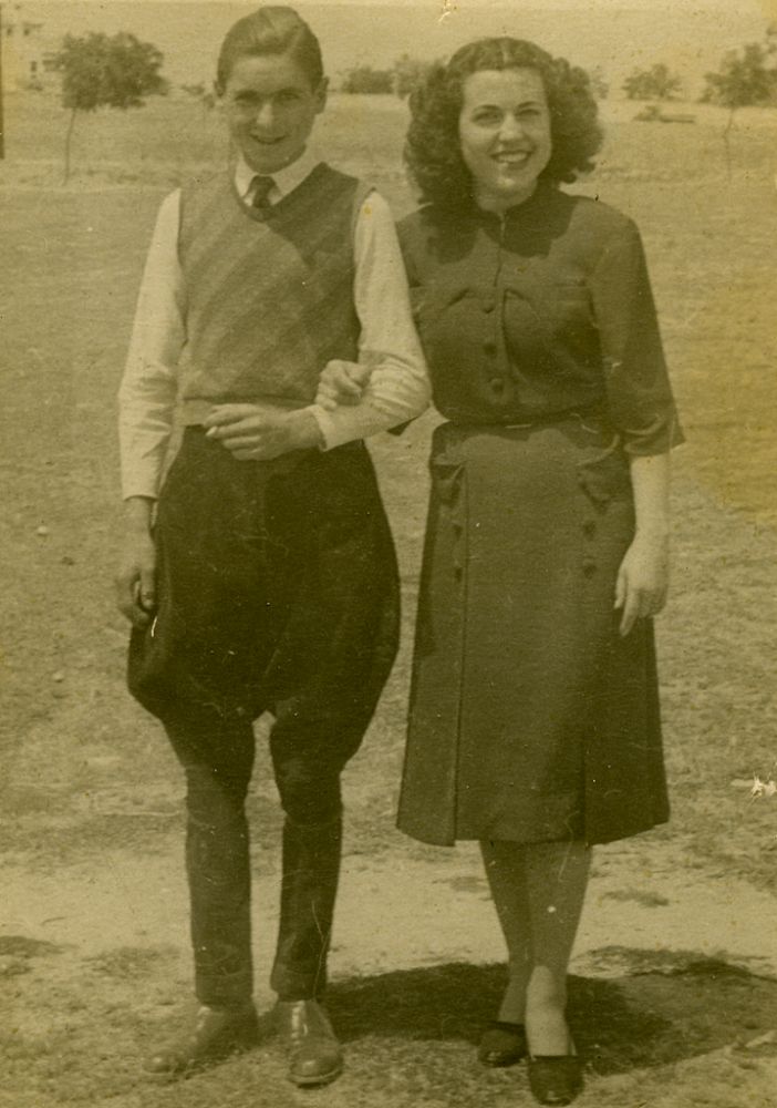 Julio González y su hermana