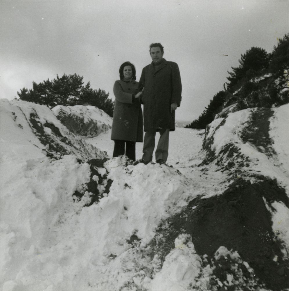 Consuelo y Roberto en la nieve