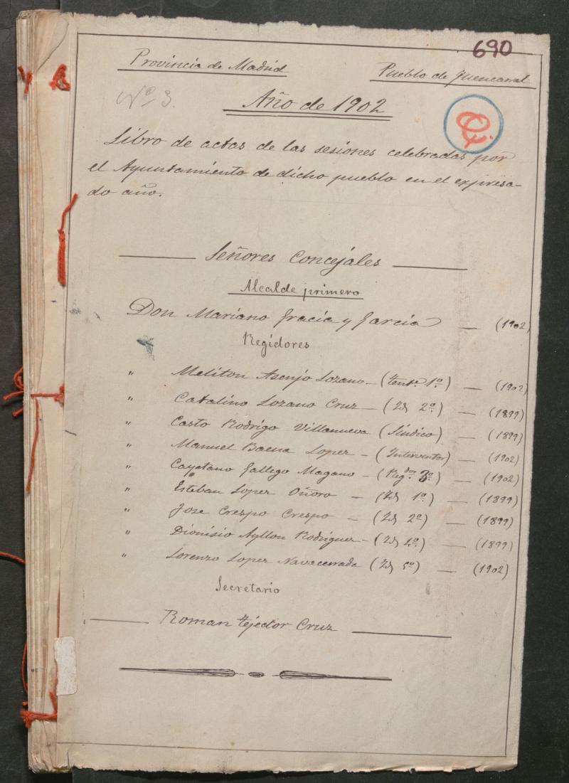 Actas y acuerdos del ayuntamiento de Fuencarral de 1902. Libro 690.