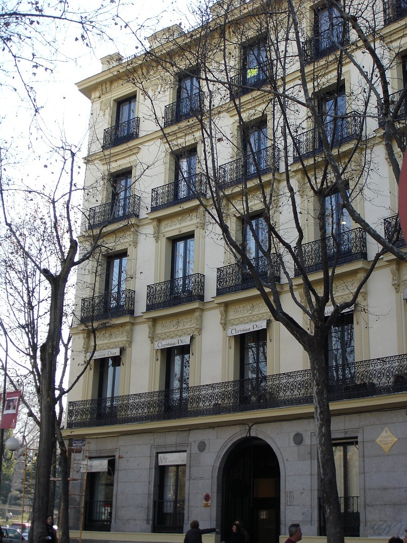 Casas Salabert: tres edificios de viviendas para el Marqus de la Torrecilla