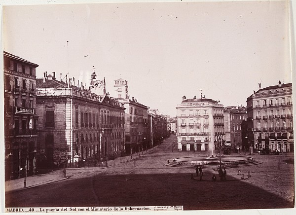 La puerta del Sol con el Ministerio de la Gobernacin