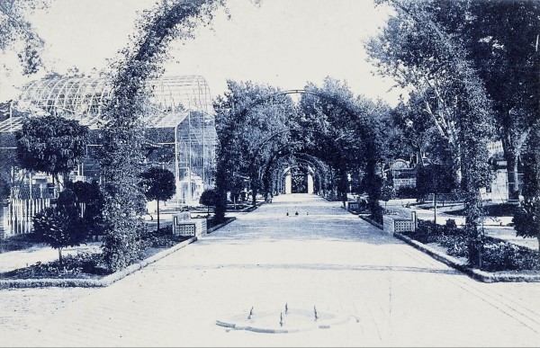 Un paseo de la Casa de Fieras en el Retiro