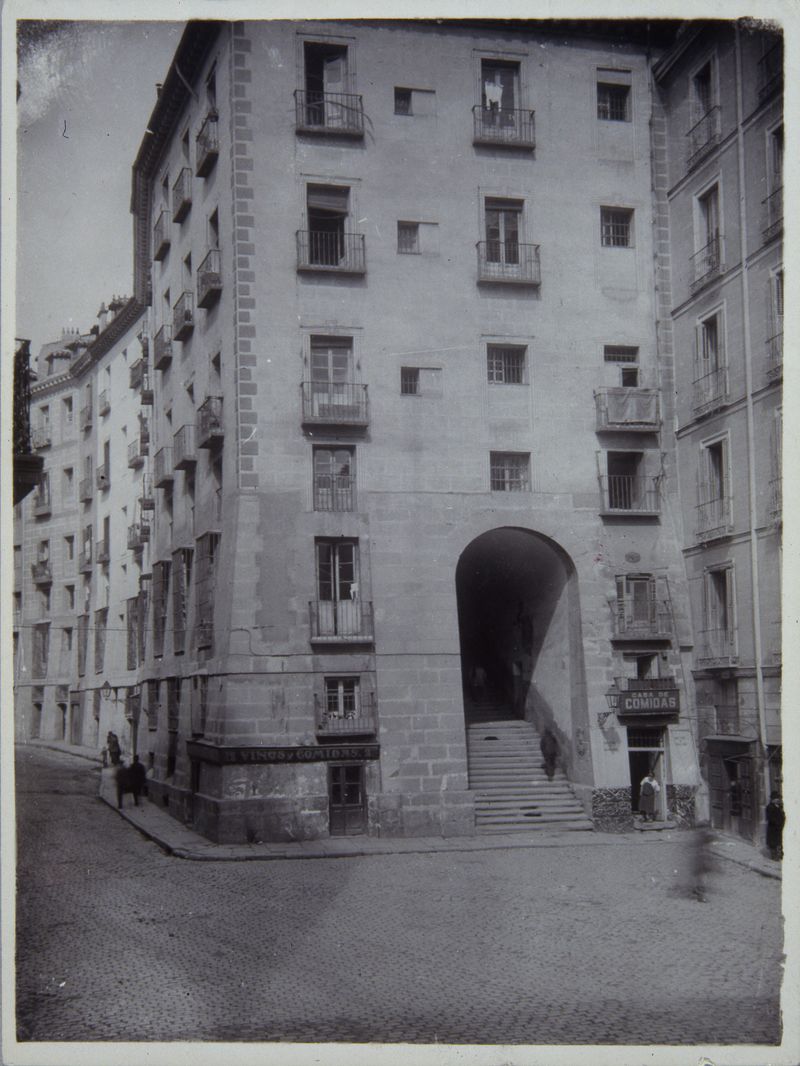 Arco de Cuchilleros y Cava de San Miguel