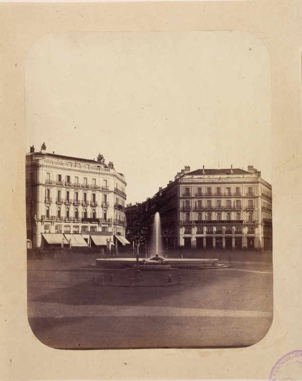 Fuente en la Puerta del Sol con agua del Canal de Isabel II