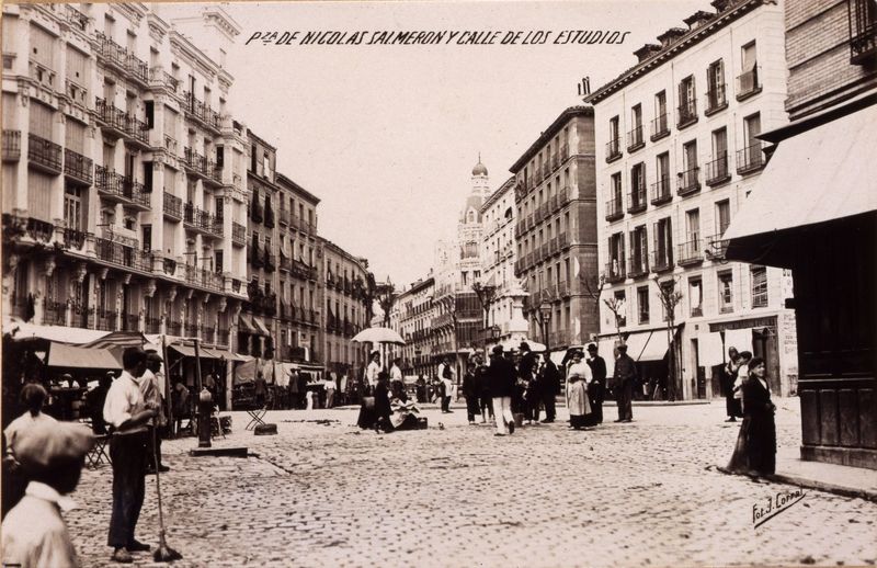 Plaza de Nicols Salmern y calle de los Estudios